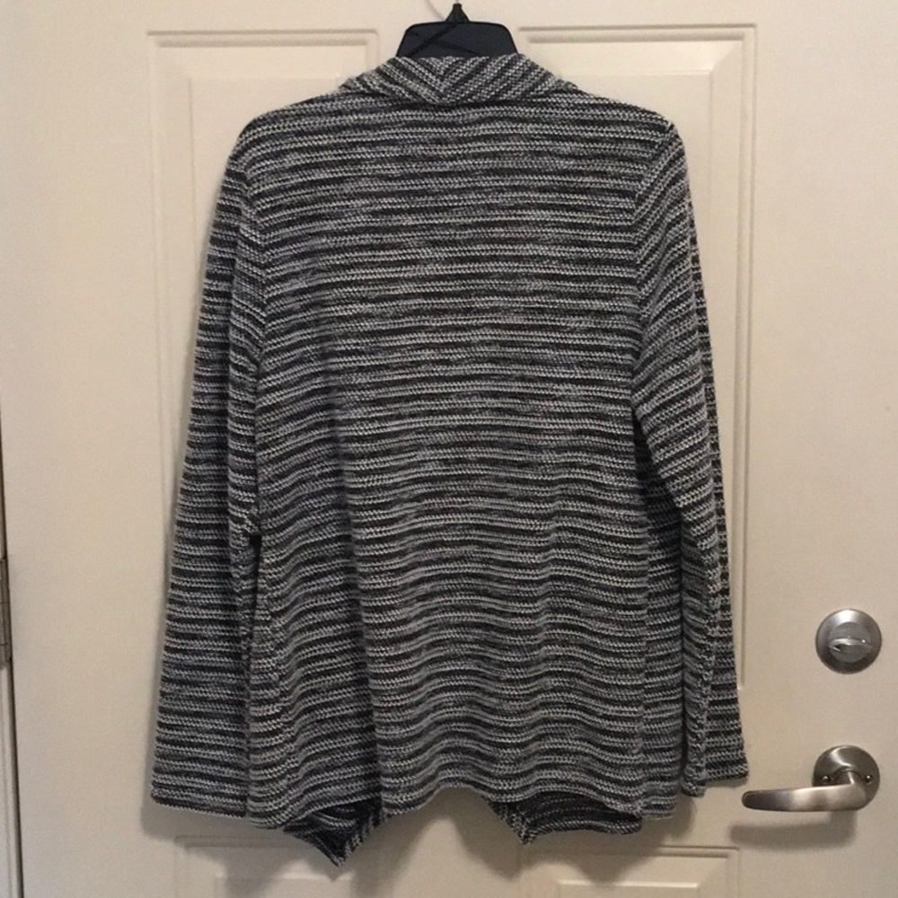 Brand new Tommy Hilfiger Sweater - Picture 3 of 3